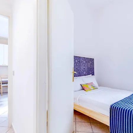 Апартаменты Classic And Bright 2 Bed Flat In Trastevere