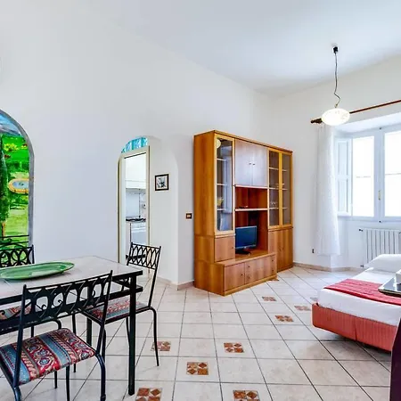 Апартаменты Classic And Bright 2 Bed Flat In Trastevere *