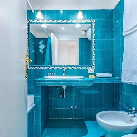 Classic And Bright 2 Bed Flat In Trastevere *