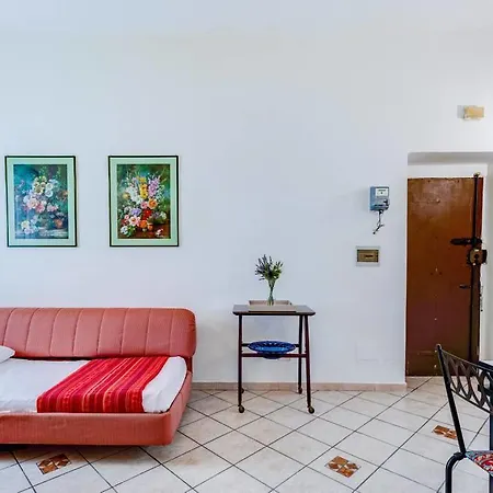 Апартаменты Classic And Bright 2 Bed Flat In Trastevere