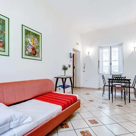 Classic And Bright 2 Bed Flat In Trastevere * Рим