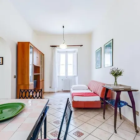 Classic And Bright 2 Bed Flat In Trastevere *