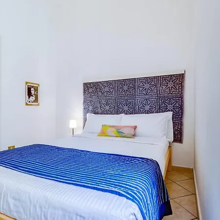 Classic And Bright 2 Bed Flat In Trastevere Апартаменты