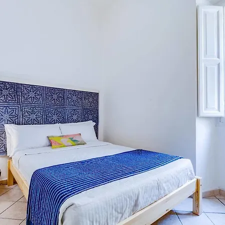 Classic And Bright 2 Bed Flat In Trastevere Рим