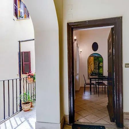 Апартаменты Classic And Bright 2 Bed Flat In Trastevere *