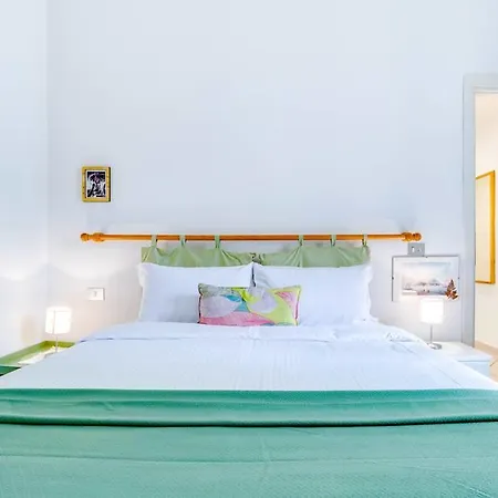 Classic And Bright 2 Bed Flat In Trastevere Апартаменты